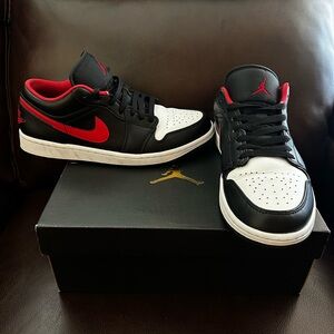 AIR JORDAN 1 LOW “WHITE TOE” PRE-OWNED! SIZE 9! READ DESCRIPTION FIRST!